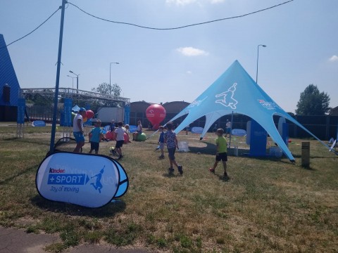 25 Ogólnopolskie Mistrzostwa w minisiatkówce o Puchar Kinder+Sport właśnie trwają w Hali MOSiR!